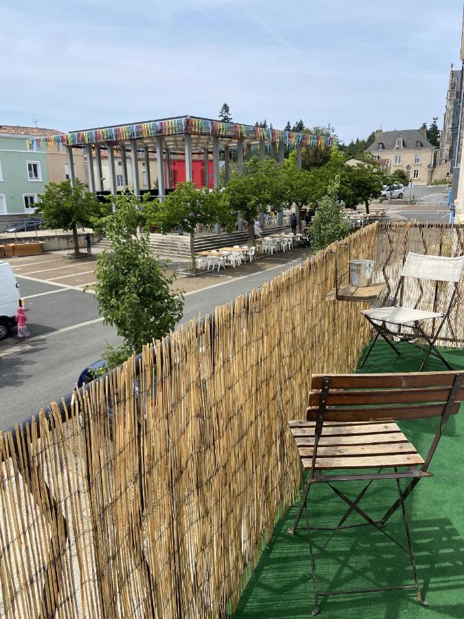 Le Logis Des Halles Cerizay Bagian luar foto
